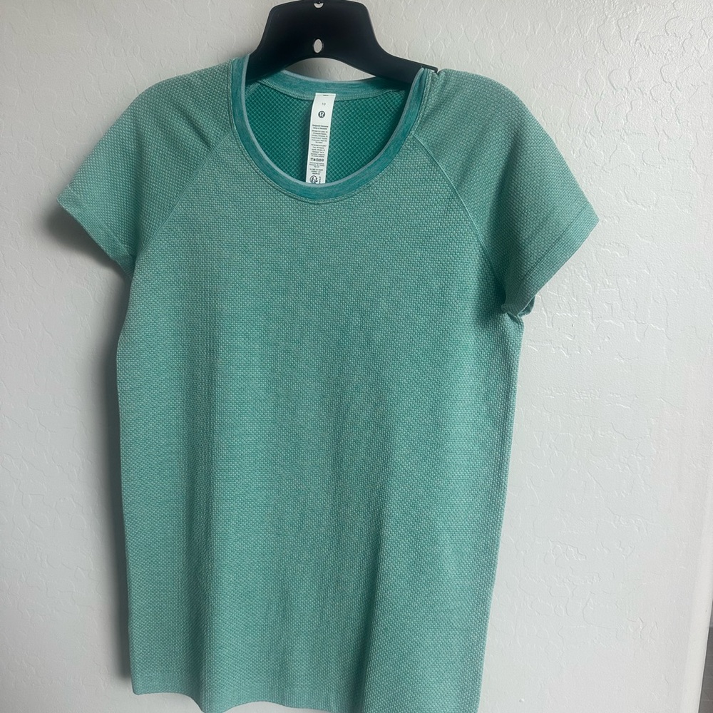 Lululemon Green Short Sleeve Top